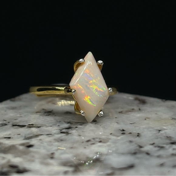 Multifired White Mexican Fire Opal 18k Gold Custom Ring With Silver Tips - Picture 4 of 6